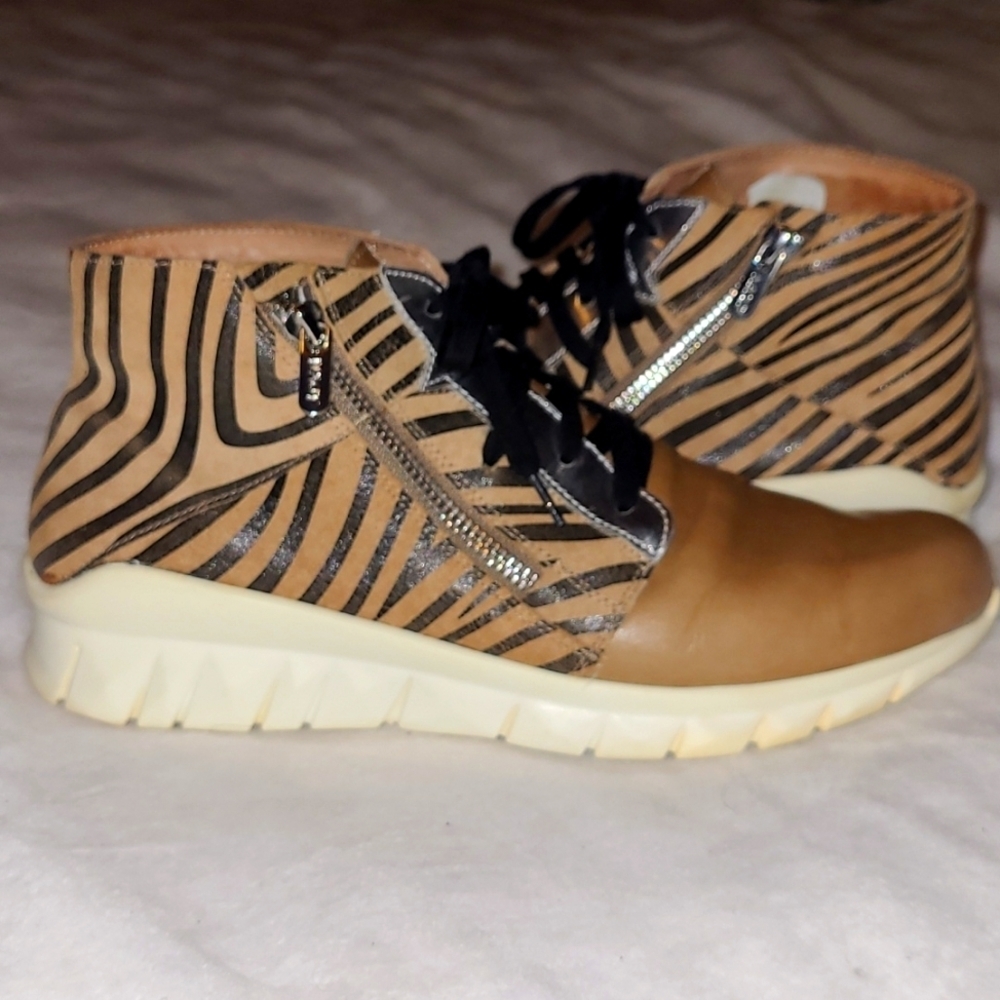 Naot* Polaris* High Top Sneaker* Boot*Leather* Tan/Black/Silver* Sz EU40